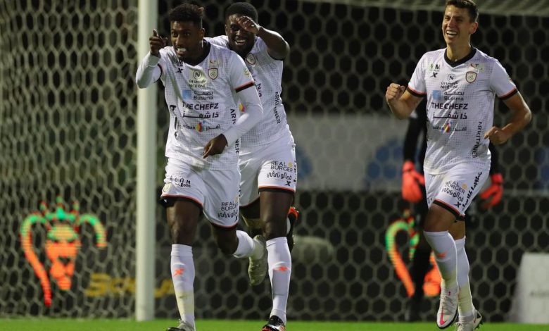 لقطة من مباراة الشباب والأهلي (spl)